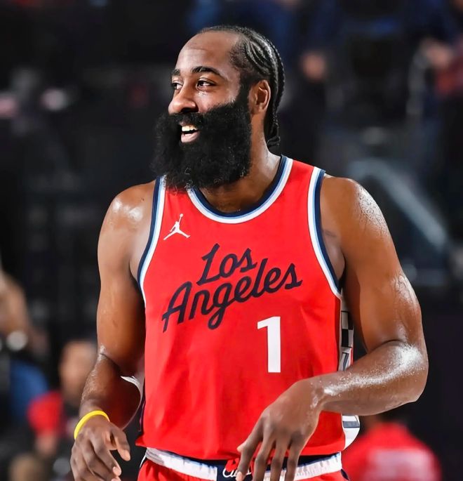 哈登回归赛场，精彩发挥首场状态亮眼，法国队观众沸腾！